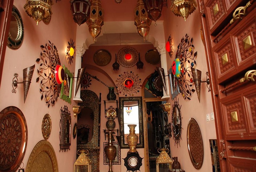 DSC_0370.JPG - lamp shop in the souk of Fez.