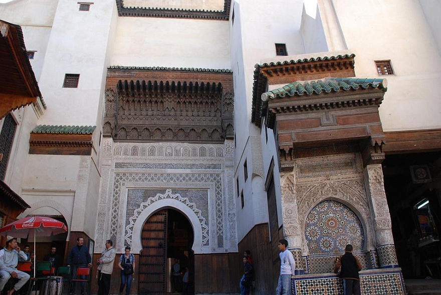 DSC_0388.JPG - fountain and entry of mosque