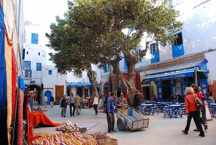 DSC_0618.JPG - Essaouira - nothing special, but in the restaurant at the right...