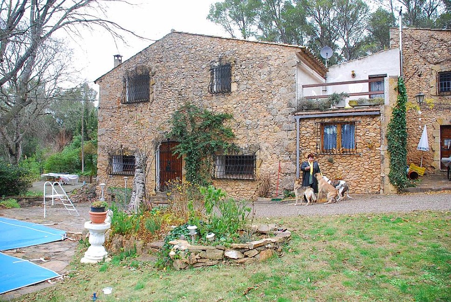 DSC_0901.JPG - our guesthouse near Figueres