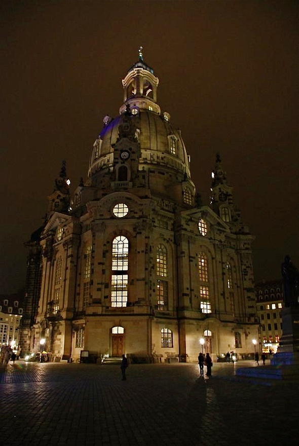 DSC_0267.jpg - Frauenkirche by night.