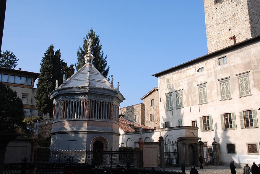 DSC_0111.JPG - beside Colleoni chapel.