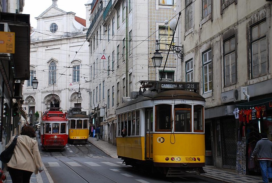 DSC_4794.JPG - trams in the streets.