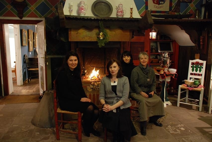 DSC_0008.JPG - four girls from the country side: Olga, Natasha, Galina and Berit.