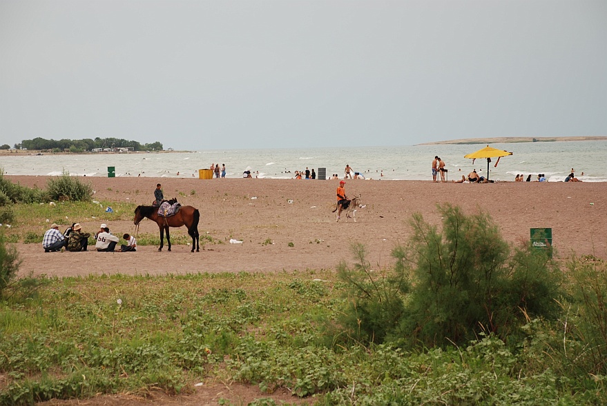 DSC_0444.JPG - Beach at Balhasch