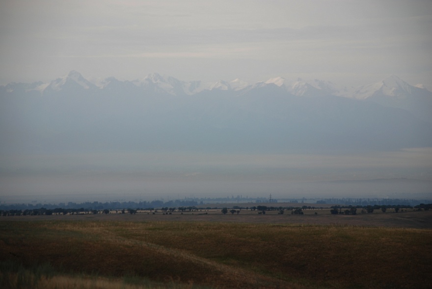 DSC_0475R.jpg - Mountains between Kasakhstan von Kirgisia.