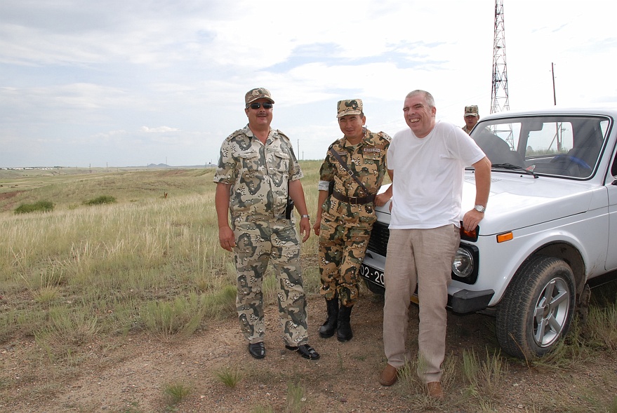 DSC_0515.JPG - expert talk with the commander