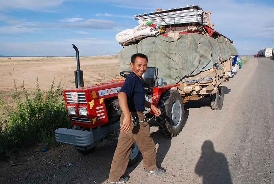 DSC_0529.JPG - In the west of Kazakhstan german Kazakhi leave the country to Germany and at the east chinese Kazakhi enter Kazakhstan - crazy world.