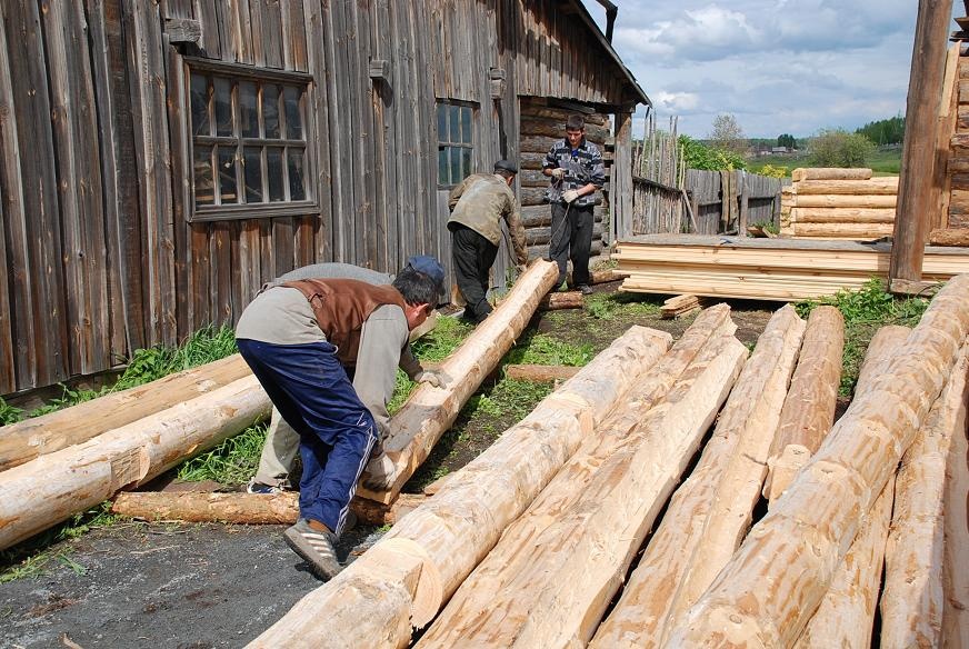 DSC_0314.JPG - Arsen, Arthur and his guys start with work...