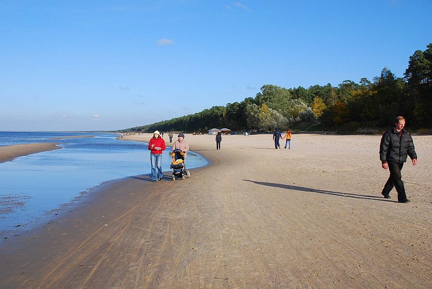 DSC_0617.JPG - am Strand.    Neues Thema: wir besichtigen eine Gedenksttte fr die ....