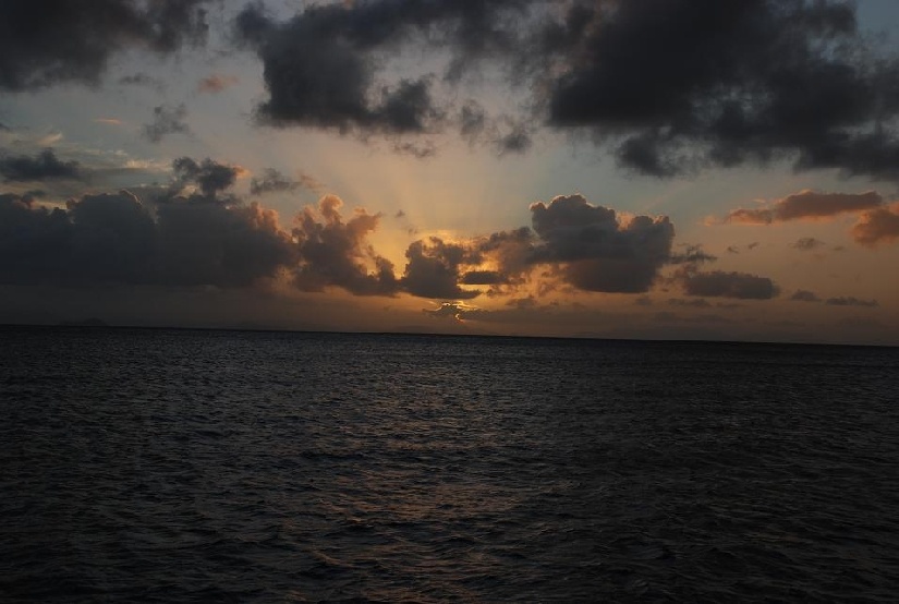 DSC_0399.JPG - Sonnenuntergang berm Wasser im Osten an der Nord-ostkste - war echt schwer!