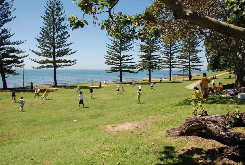 DSC_0452.JPG - GESELLIGKEIT wird in Australien ganz gro geschrieben. Entweder gemeinsam beim Kricket oder...