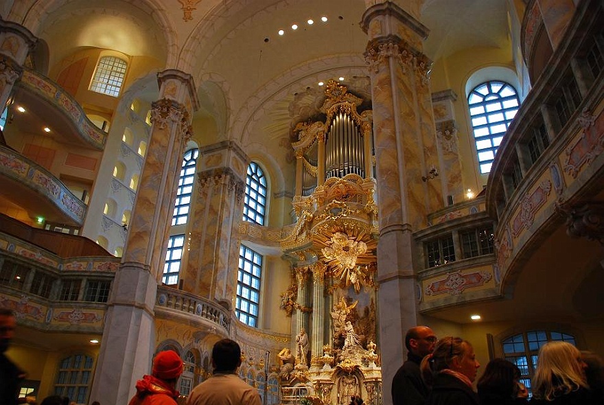 DSC_0380.jpg - Frauenkirche innen - wahrscheinlich nach dem Petersdom in Rom die momentan meistbesuchteste Kirche der Welt.