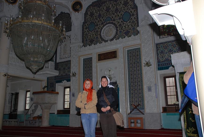 19.JPG - Marion und Ola in ner Moschee