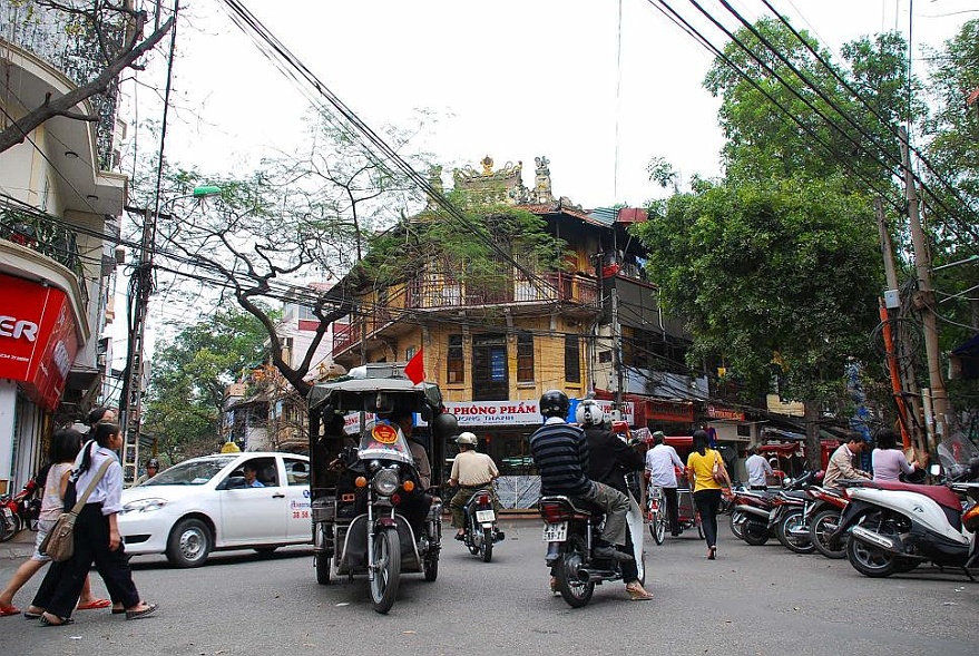 DSC_1046.JPG - Ankunft in Hanoi: 25 Grad und es ist permanent bedeckt.