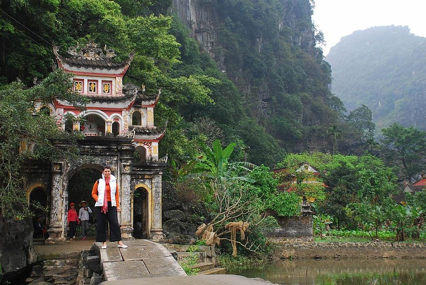 DSC_1377.JPG - Pagode in Tam Coc.