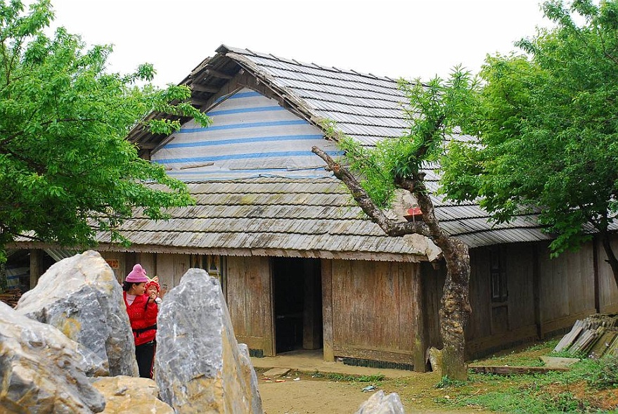 DSC_1530.JPG - Typische Haus in Moc Chau von auen und...