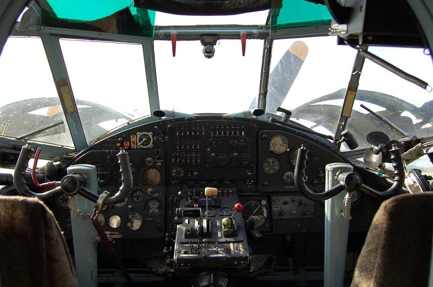 AN2Cockpit.JPG - ...Cockpit beim Piloten gemuetlich machen.