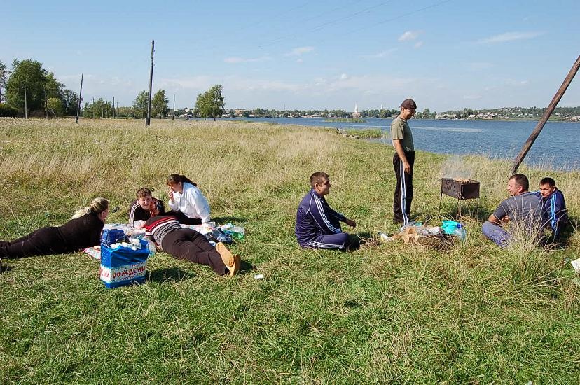 Picknick.JPG - Picknick - am Wochenende sehr beliebt bei Russen.