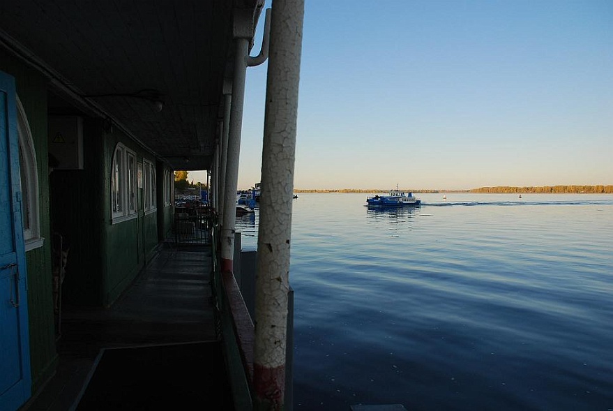 DSC_4467.JPG - Am Anleger: von hier fahren die Boote zu verschiedenen Zielen.