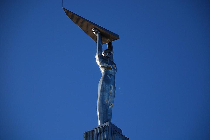 DSC_4510.JPG - ...vom Denkmal fr die luftkosmische Industrie, die auch u.a. die Sojus-Raketen gebaut hat.