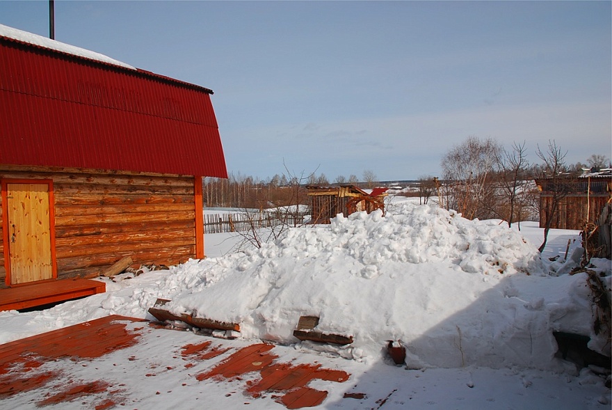 DSC_5152.JPG - Etwas Schnee war Ende Mrz schon noch im Garten.